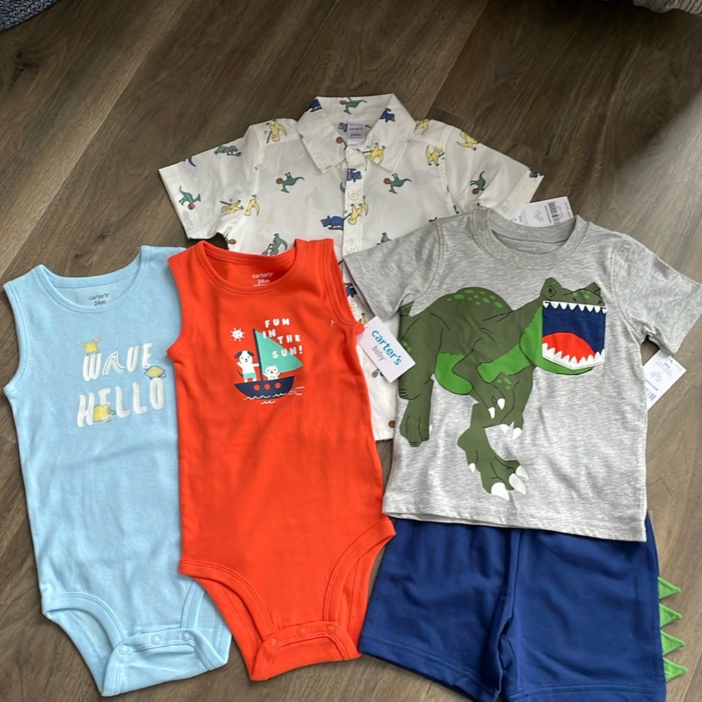 24 month Carter’s outfits, set of 5 pieces.